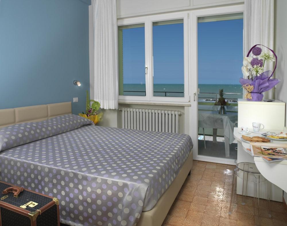 Hotel Elizabeth เบลลาเรีย-อีเจอา มารีนา ภายนอก รูปภาพ